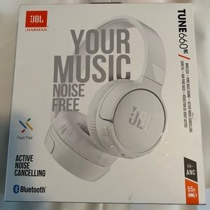 NEW NOISE CANCELING JBL Headphone